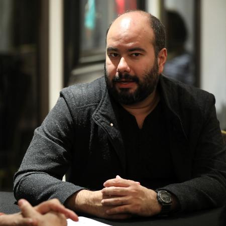 9.out.2019 - O diretor de cinema Ciro Guerra durante entrevista - Getty Images