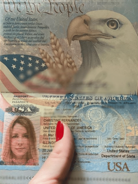 Christine Fernandes postou passaporte americano para manifestar opinião no dia das eleições nos EUA - Reprodução/Instagram/@christinefernandes