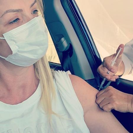 Alessandra Scatena é vacinada contra Covid-19 - Reprodução/Instagram