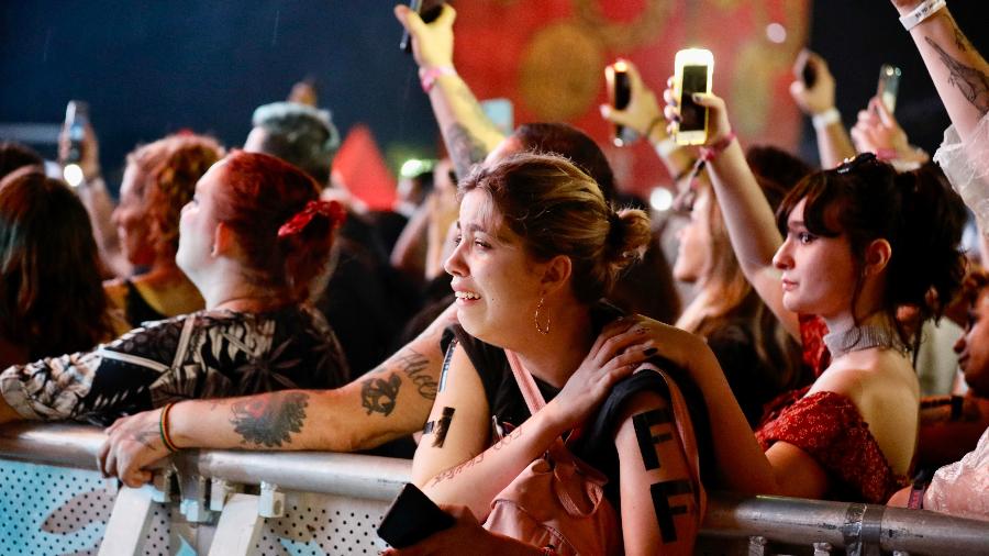 Fã do Foo Fighters se emociona com homenagem a Taylor Hawkins no Lollapalooza - Mariana Pekin / UOL