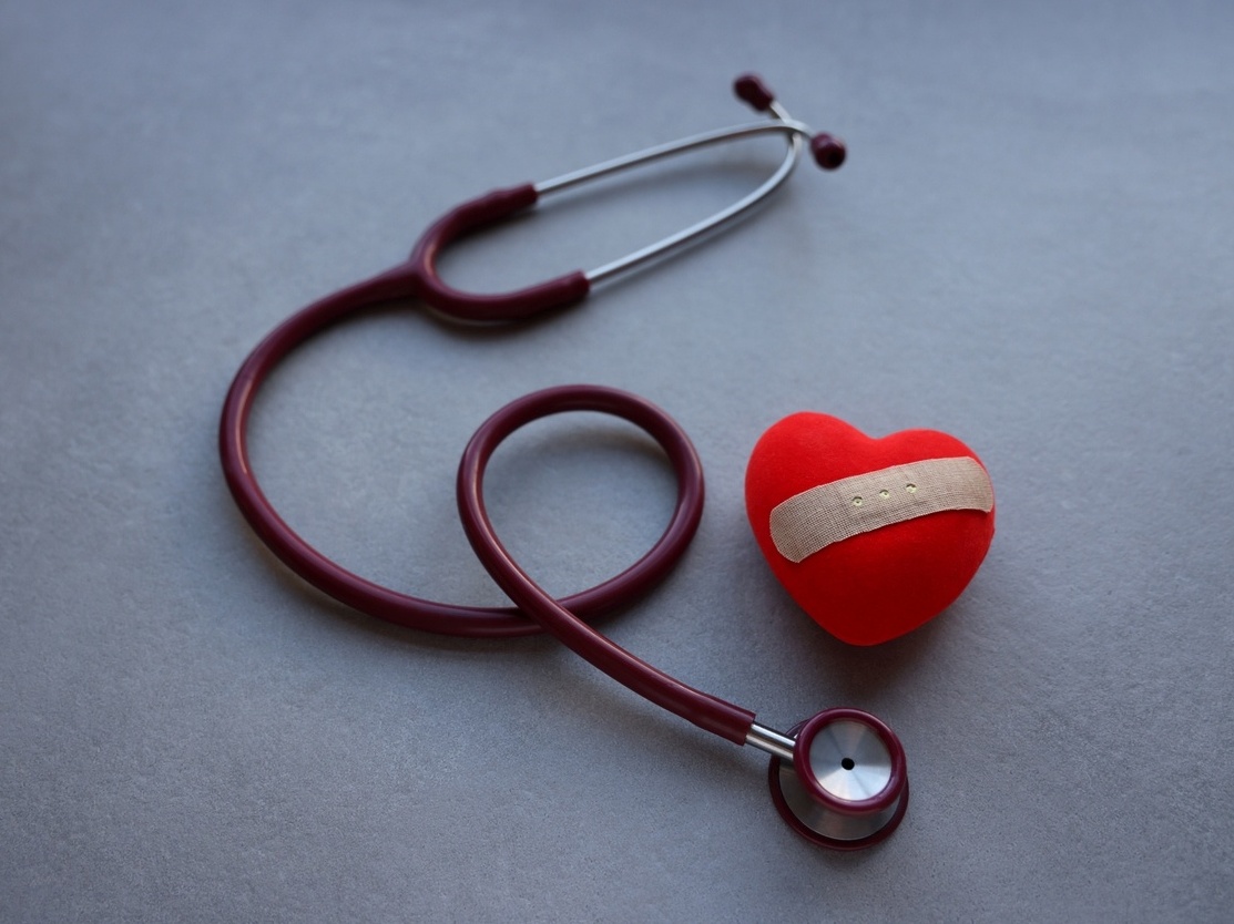 10 sintomas de infarto (e quando ir ao médico) - Tua Saúde