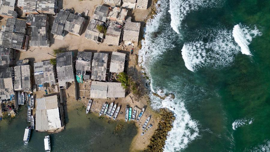 Alta do nível do mar ameaça casas em Cartagena, na Colômbia