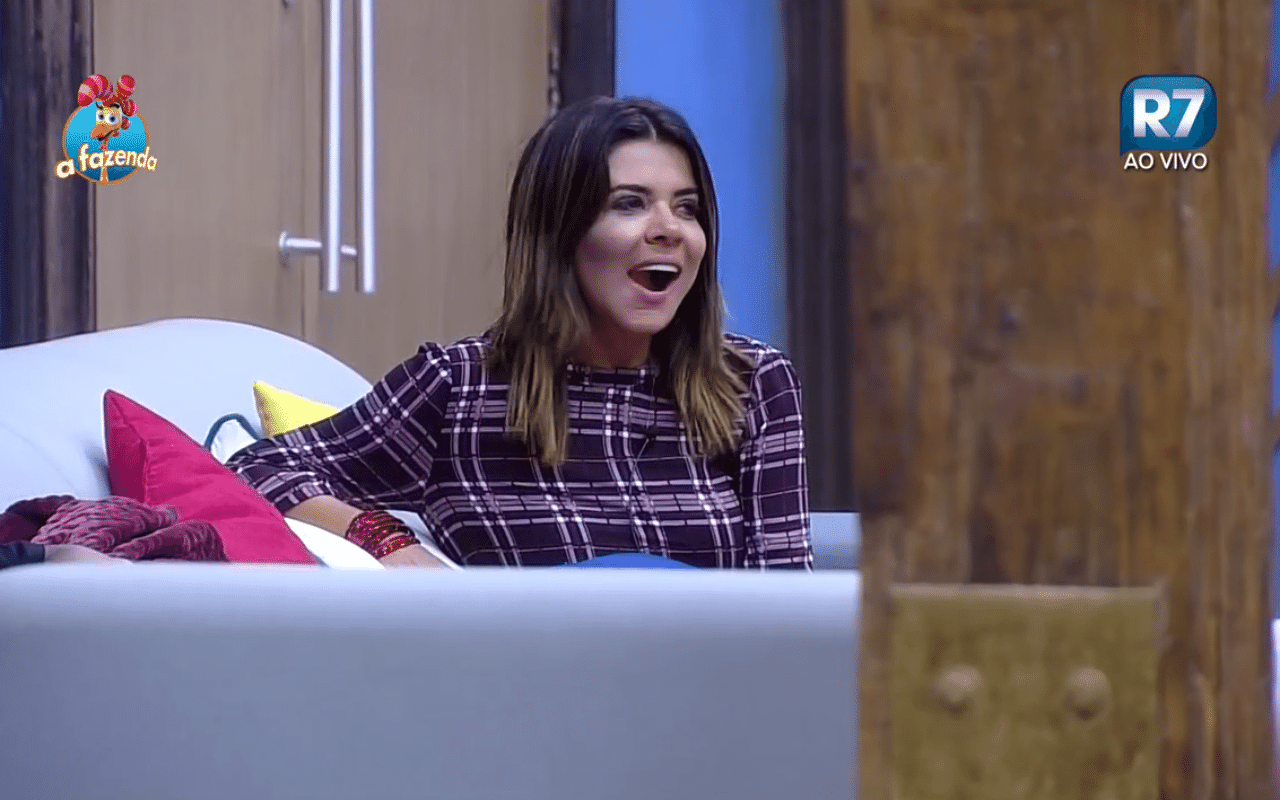 14.out.2015 - Mara Maravilha dá risada ao ser xingada pelos peões - Reprodução/Record