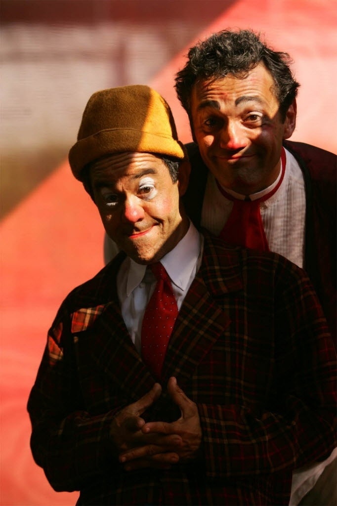 10.set.2005 - Domingos Montagner caracterizado como o palhaço Agenor, ao lado de Fernando Sampaio, o palhaço Padoca - Jefferson Coppola/Folhapress