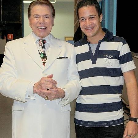 Fã de Silvio Santos realiza sonho e tira foto ao lado do apresentador - Arquivo pessoal - Arquivo pessoal