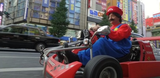 Brincadeira com veículos de "Mario Kart" na vida real não acabou muito bem em Tóquio - Reprodução/ABC News