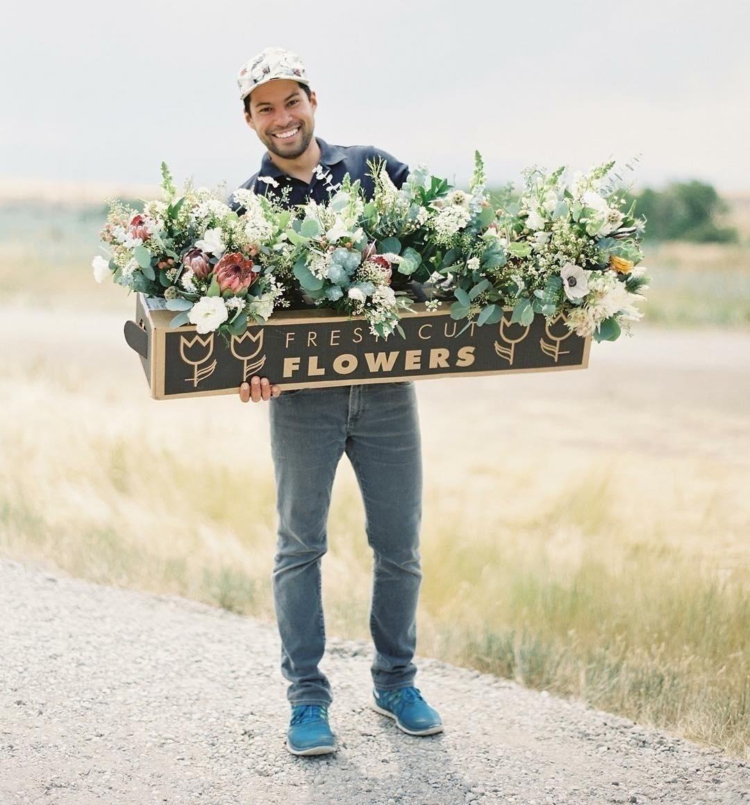 Julio faz em média 25 casamentos por ano - Reprodução/InstagramTheFlowerHat