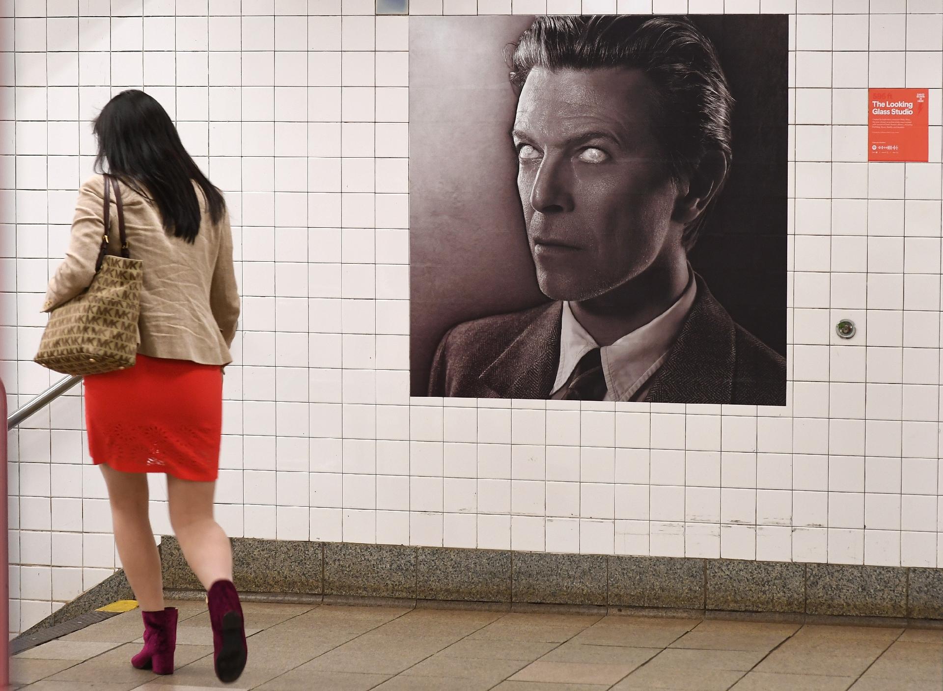 Estação de metrô Broadway-Lafayette em Nova York ganha exposição sobre David Bowie - Angela Weiss/AFP