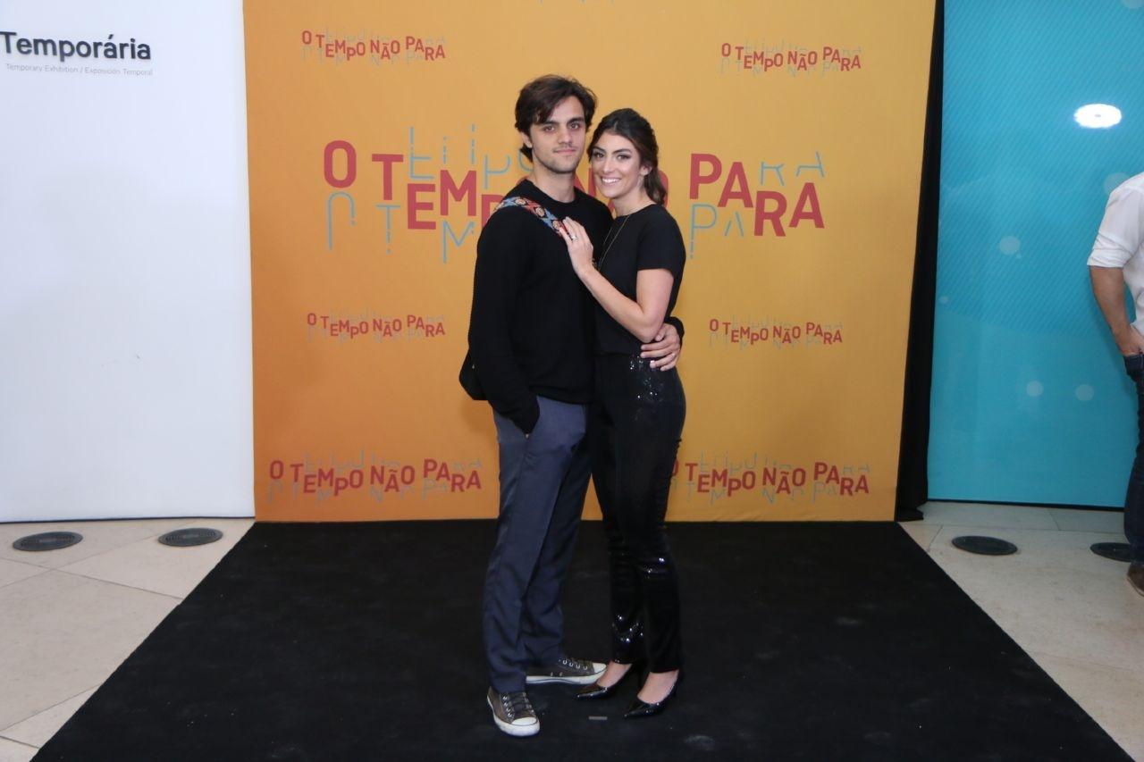 Elenco se reúne durante festa de lançamento de "O Tempo Não Para" - Imagem/AgNews