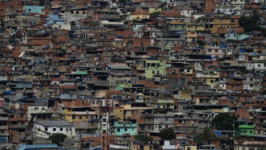 22 Ago. 2018 - Vista geral da favela do Alemão no Rio de Janeiro - Fabio Teixeira/picture alliance via Getty Image