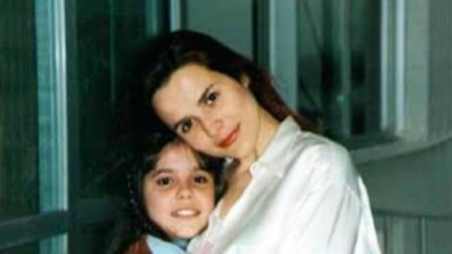 Deborah Secco aos 10 anos com Bia Seidl, nos bastidores de "Mico Preto" (TV Globo) - Reprodução/Instagram