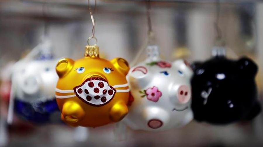Os porquinhos dourados são uma tradição no Natal na República Tcheca - REUTERS/David W Cerny