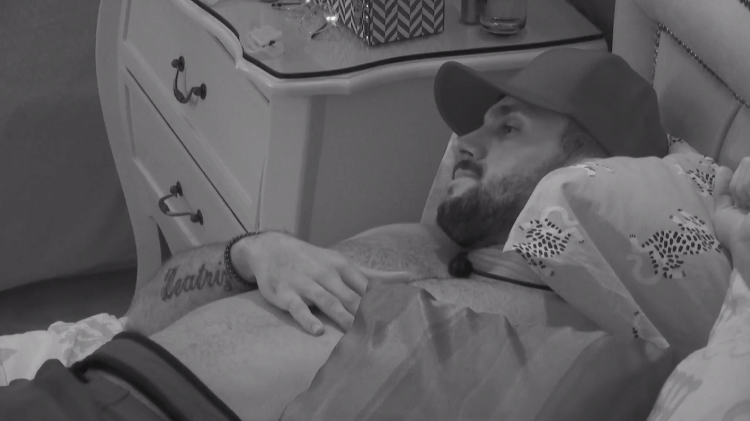 BBB 21: Arthur no quarto colorido - Reprodução/Globoplay - Reprodução/Globoplay