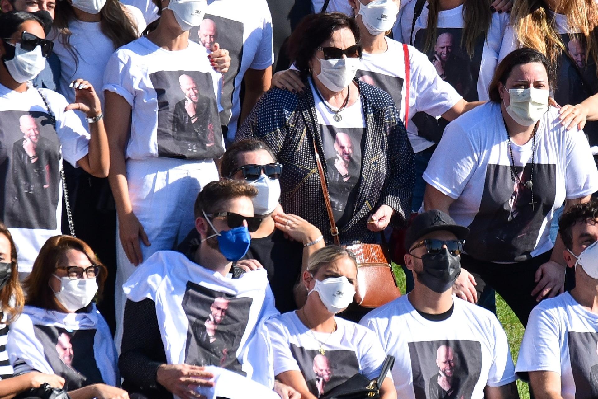 Amigos e familiares de Paulo Gustavo vão à cremação em cerimônia restrita - Marcelo Sá Barretto/AgNews