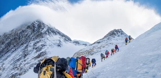 'Mais difícil que o Everest' | Recordista e outros alpinistas ficam retidos no Nepal por pandemia