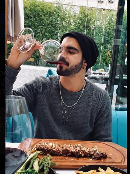 Caio Castro em famoso restaurante de Istambul, o Nusret Steakhouse - Reprodução/Instagram
