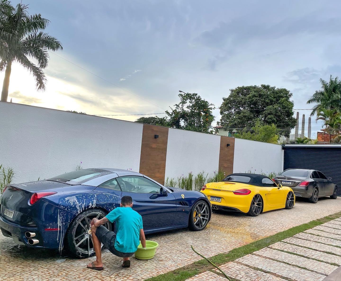 Youtuber Klebim e sua frota de carros de luxo - Reprodução/Instagram