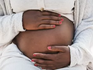 Mortalidade materna de mulher negra no Brasil é 2 vezes a de mulher branca