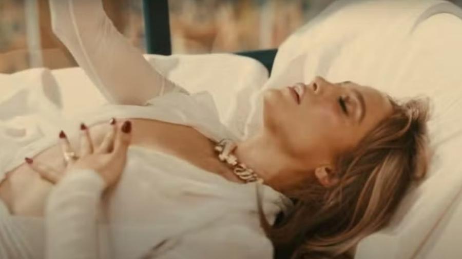 Jennifer Lopez simula masturbação em clipe