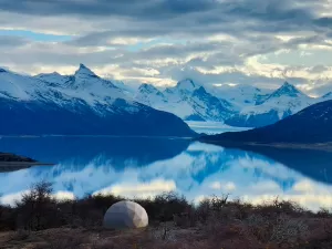 O 1º camping de luxo em geleira na Patagônia tem iglus 'na cara' do glaciar