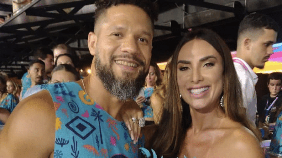 Após BBB 24, Juninho posa com Nicole Bahls no Carnaval do Rio - Reproduçao/Globoplay
