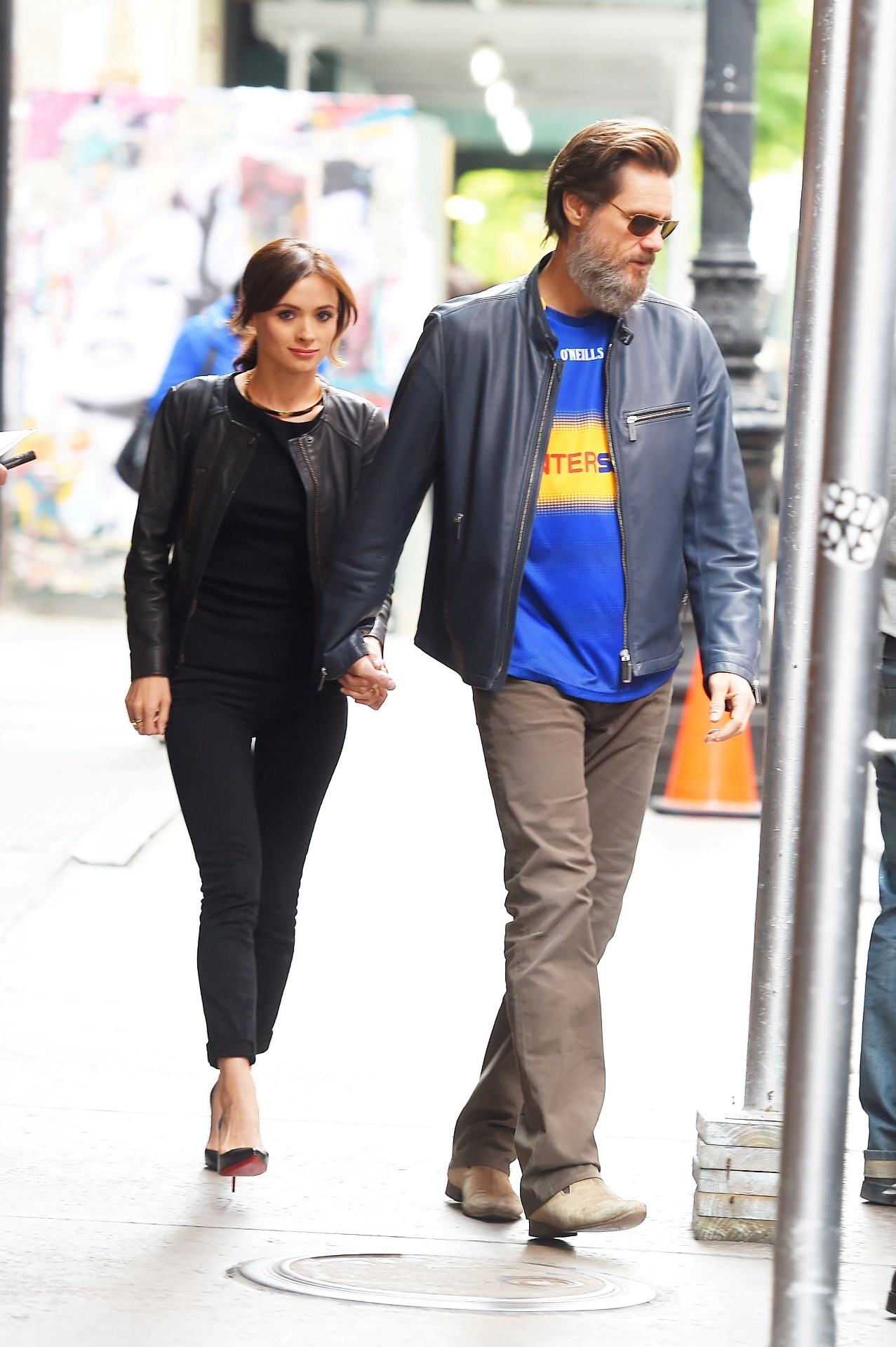 Jim Carrey com a namorada em Nova York em maio deste ano - AKM-GSI