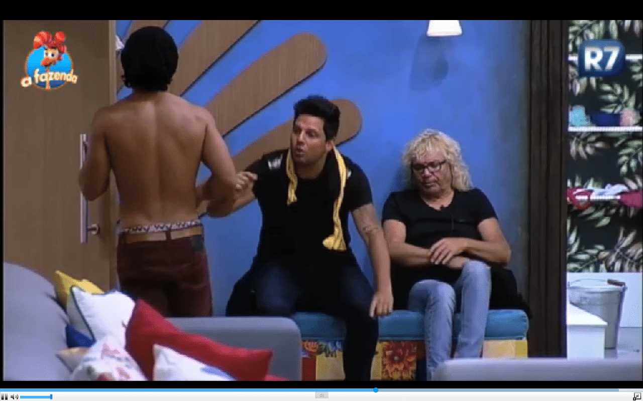 13.out.2015 - Thiago Servo explica aos peões as acusações feitas por Veridiana Freitas durante a votação - Reprodução/Record