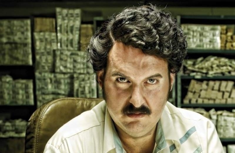 Cena da série "Pablo Escobar - O Senhor do Tráfico" (2012) - Andrés Parra - Divulgação