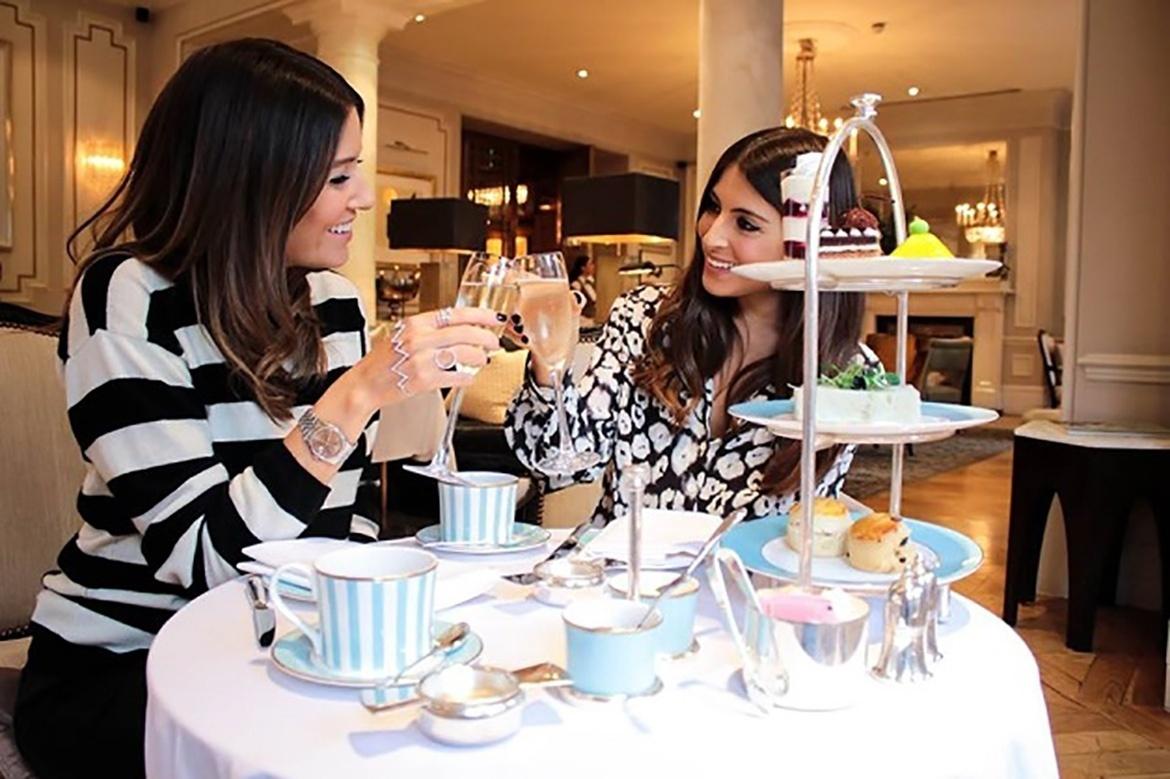 O clássico chá da tarde britânico está sendo oferecido pelo restaurante Town House, no Kensington Hotel, de Londres - Divulgação