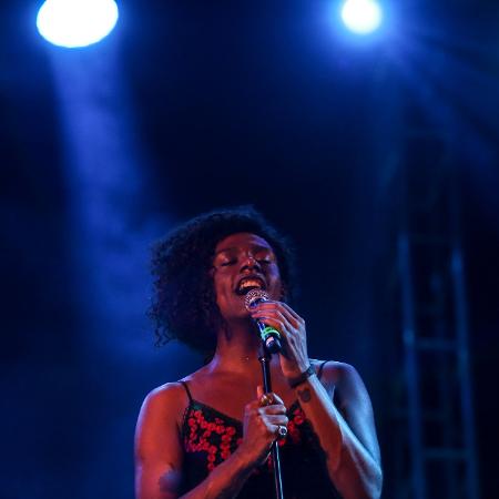 Liniker se apresenta no palco da Chácara do Jockey da Virada Cultural 2017 - Amanda Perobelli/UOL - Amanda Perobelli/UOL