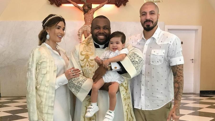 Aline Gotschalg e Fernando Medeiros batizam o filho, Lucca, de 1 ano e 2 meses - Reprodução/Instagram/alinegoficial