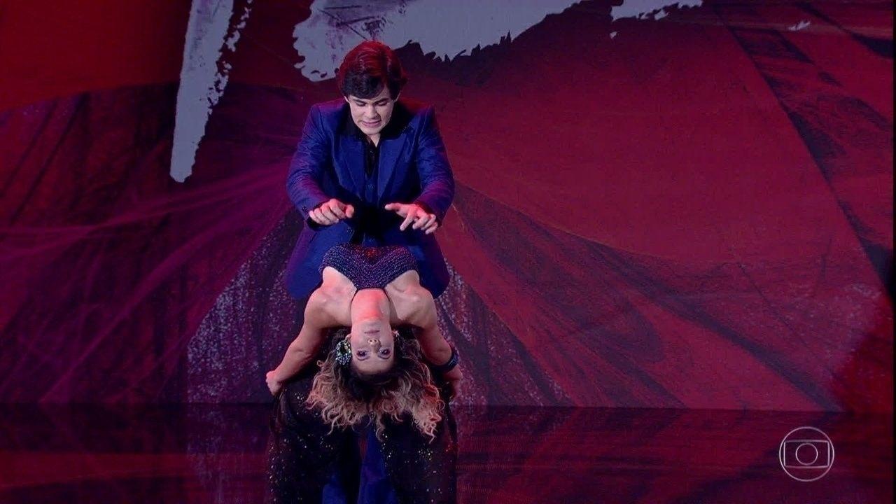 Lucas Veloso e Nathália Melo receberam a nota máxima dos jurados e do público. O ator foi a surpresa da estreia com vários passos difíceis e swing na coreografia - Reprodução/TV GLOBO