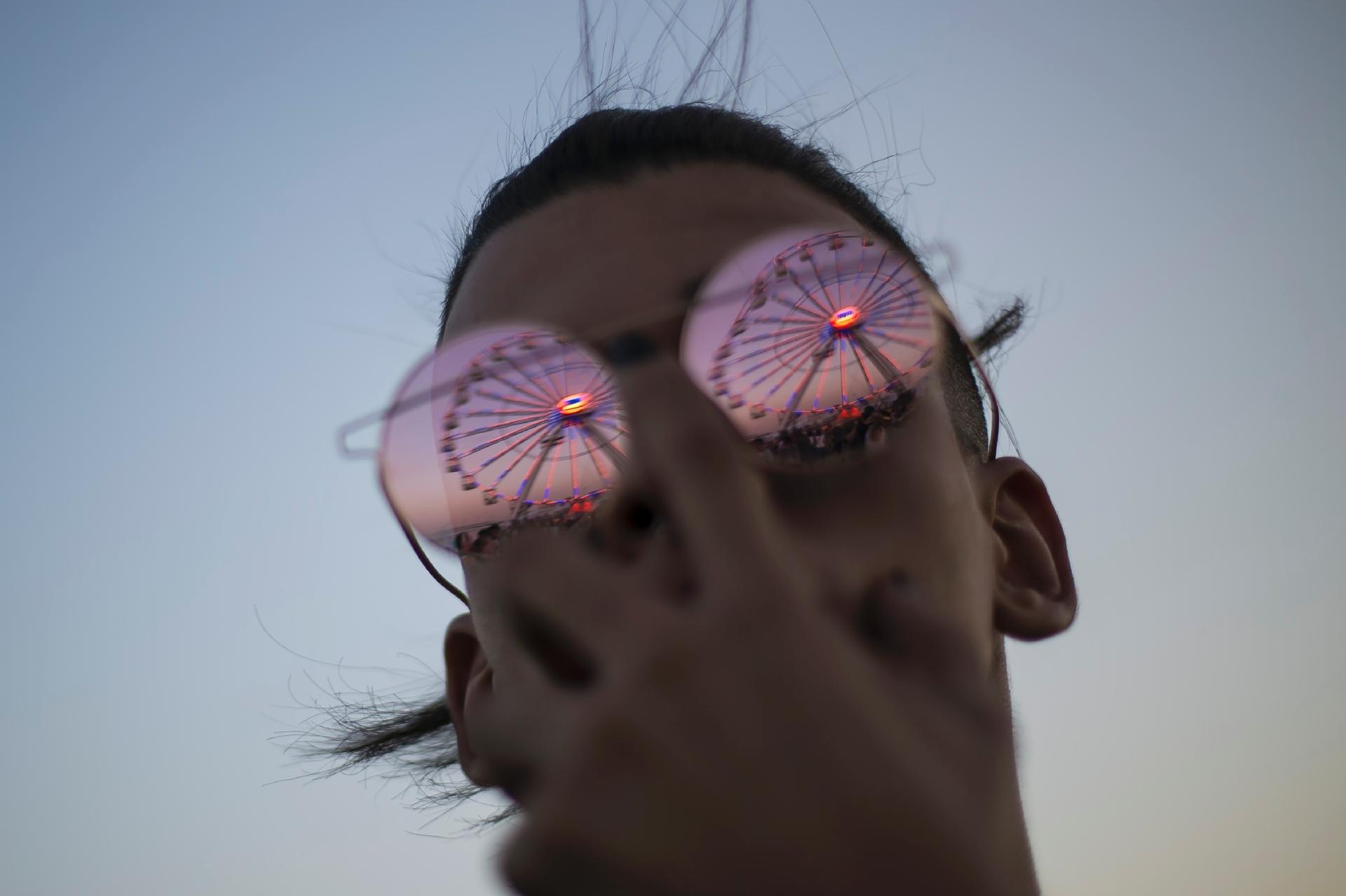 Reflexo da roda-gigante da Cidade do Rock no primeiro dia do Rock in Rio 2017 - Bruna Prado/UOL