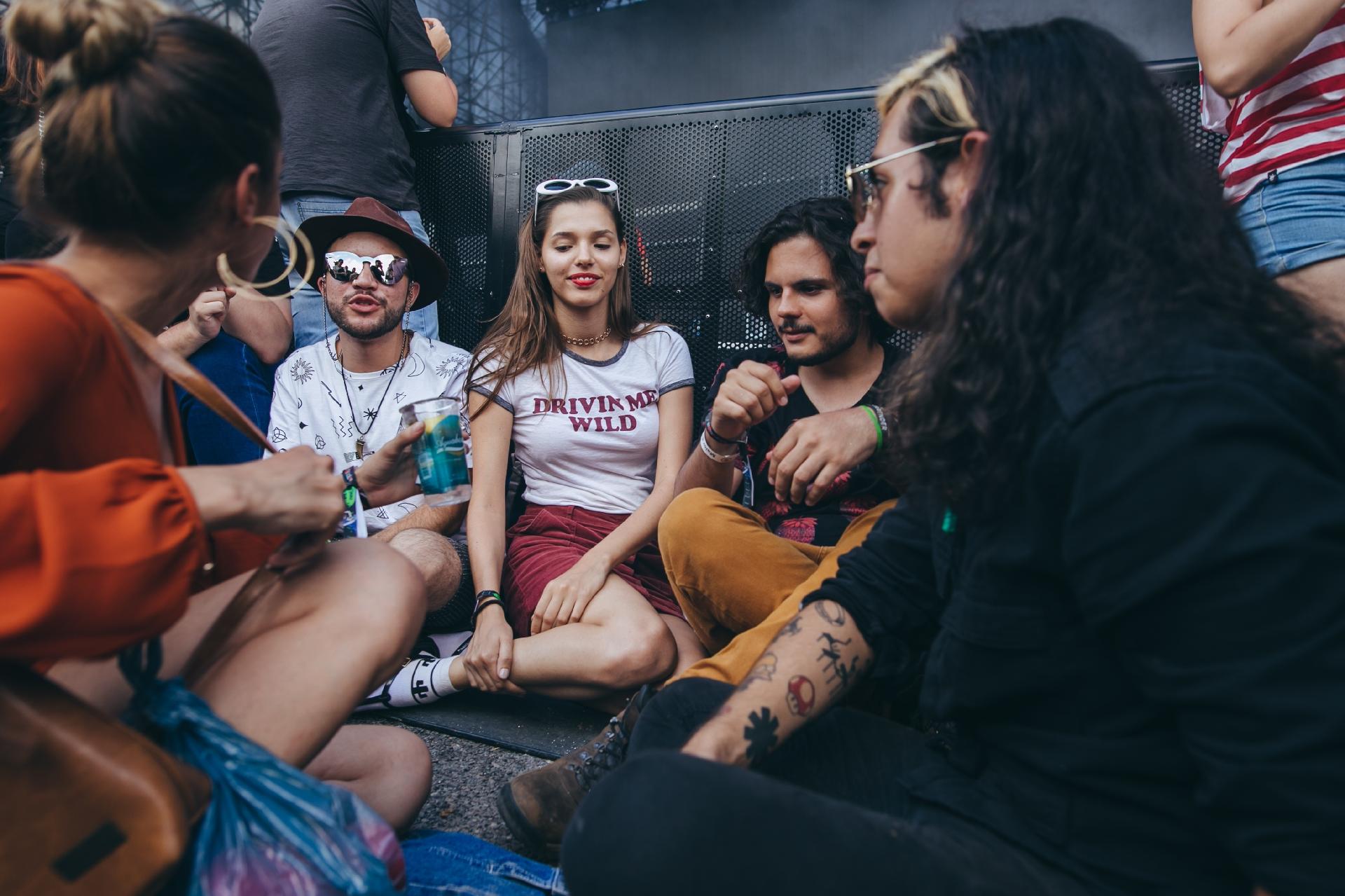 Fãs da cantora norueguesa Aurora esperam ansiosos pelo show dela, que canta o tema d novela das sete "Deus Salve o Rei" - Felipe Gabriel/UOL