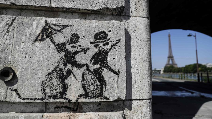 Obra de Banksy em Paris homenageia a Revolução Estudantil de Maio de 1968 - AFP