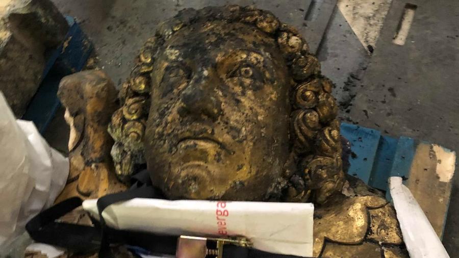 Peça encontrada em escombros da Notre-Dame - Reprodução/La Tribune de l"Art