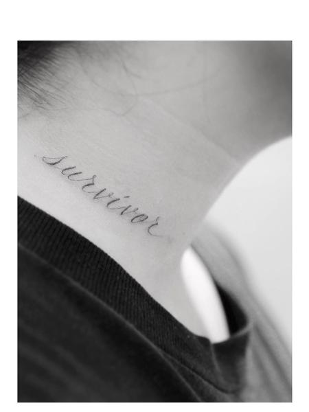 Demi tatuou "survivor" (sobrevivente, em inglês) - reprodução/Instagram