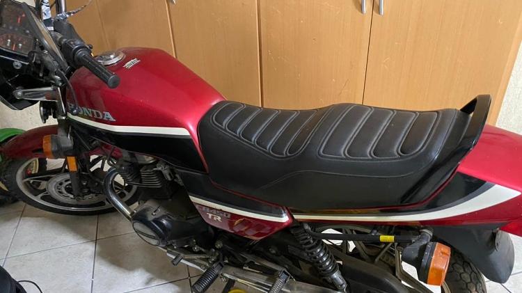 Honda CB 450 TR antes de ser adquirida por Reginaldo de Campinas do seu segundo dono Honda CB 450 TR antes de ser adquirida por Reginaldo de Campinas do seu segundo dono
