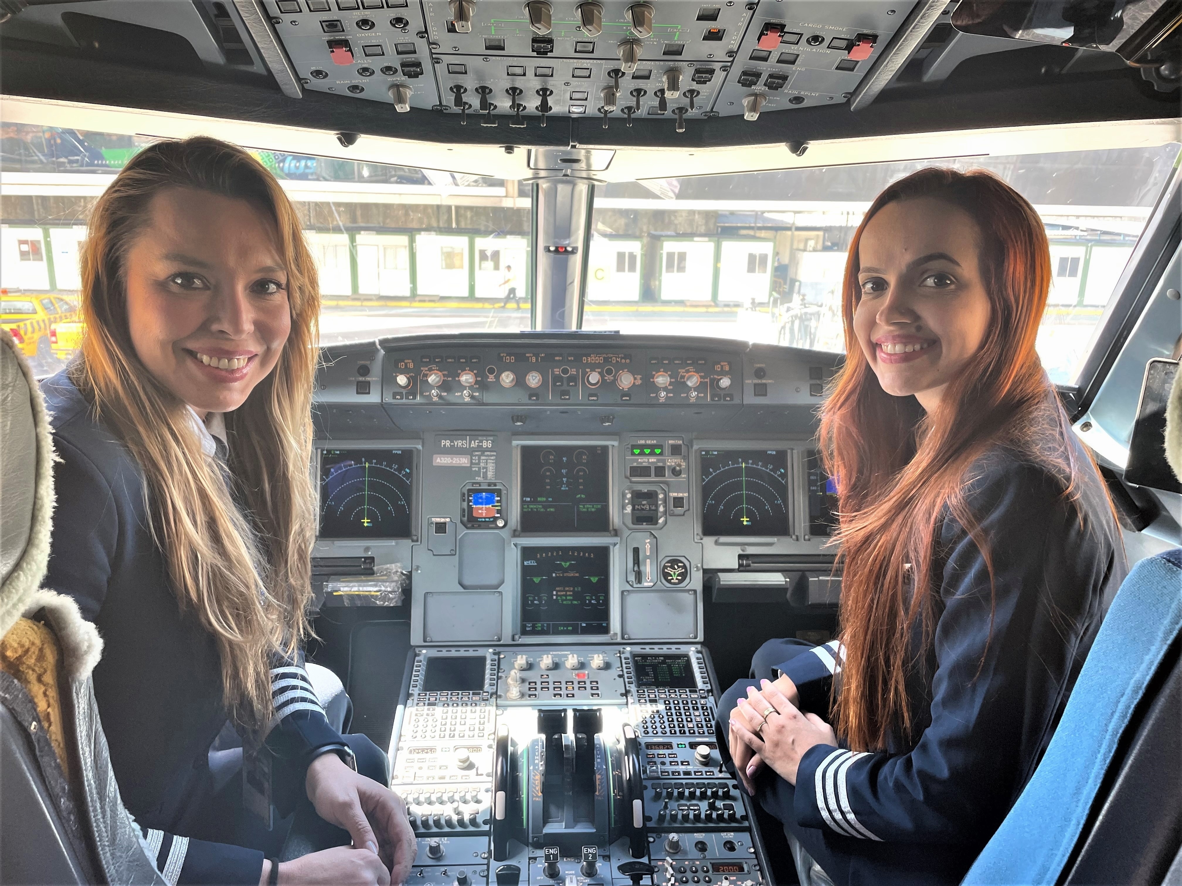 Torcida, palmas e bolão: como foi ver o jogo do Brasil dentro de um avião -  24/07/2023 - UOL Nossa