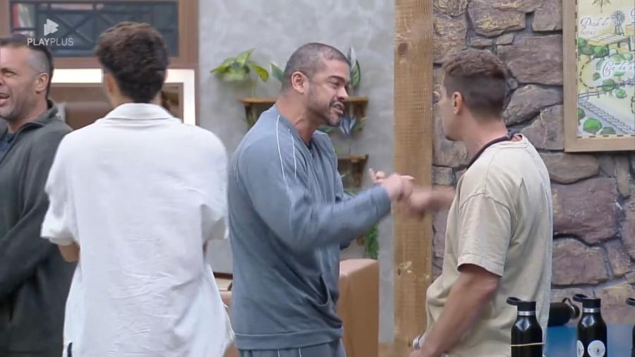 A Fazenda 16: Yuri, Sidney e Sacha discutem após eliminação de Zé Love - Reprodução/PlayPlus