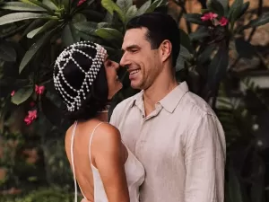 Isis Valverde mostra fotos de casamento com Marcus Buaiz: 'Nosso Natal'