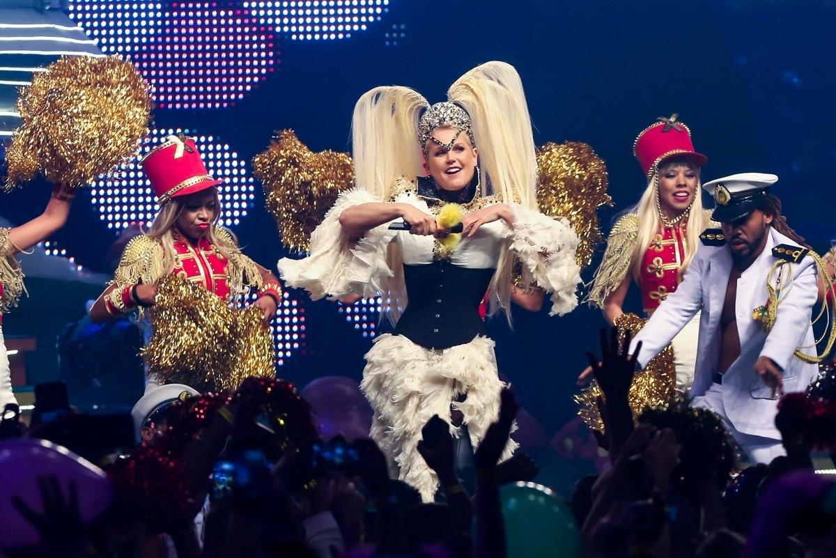 2.dez.2016 - Com direito a nave, paquitas e até "paquidrags", Xuxa traz a São Paulo seu Chá da Xuxa (versão da balada Chá da Alice), em apresentação única. Na seleção musical não ficam de fora sucessos como "Ilariê", "Lua de Cristal" e "Planeta Xuxa" - Manuela Scarpa/ Brazil News