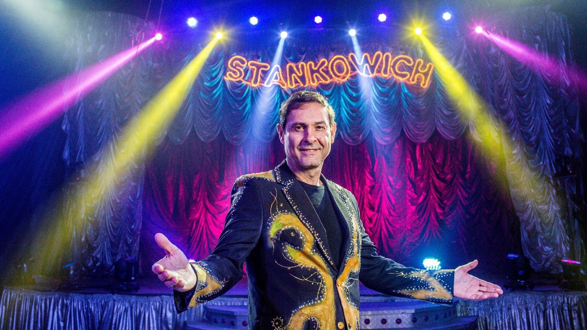 20.jan.2016 - Marlon Stankowich junto com o irmão Márcio fazem parte da sexta geração de artistas circenses no comando das duas unidades do circo Stankowich - Ricardo Matsukawa/UOL