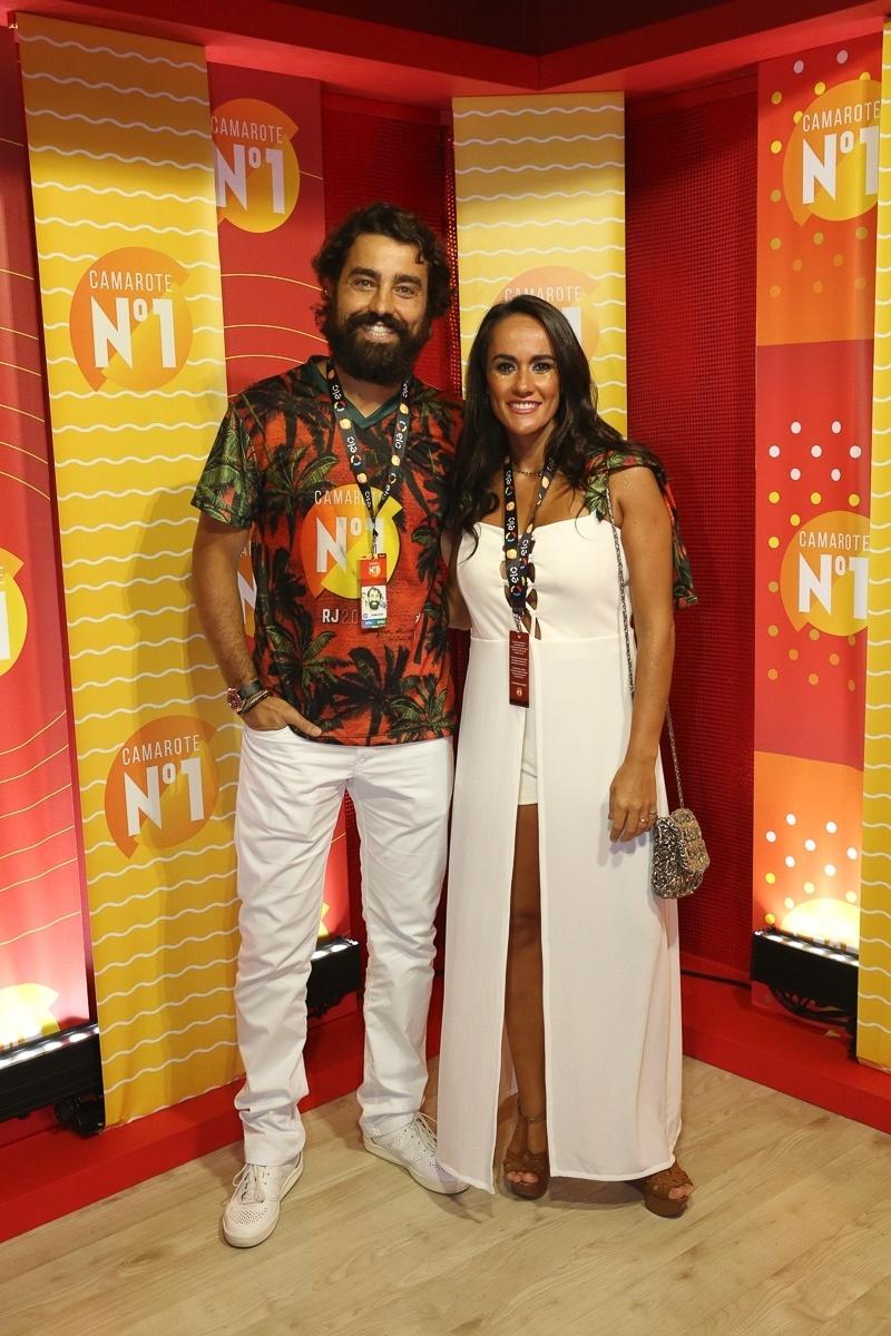 Ricardo Pereira e a esposa, Francisca Pinto, chegam à Sapucaí para curtir o Carnaval - Divulgação/CamaroteN1