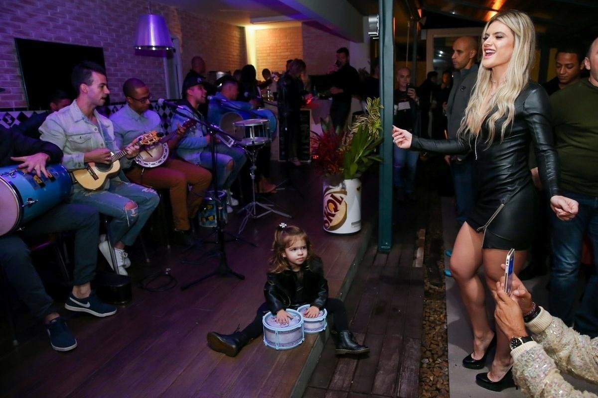 Enquanto a vilha Valetina brinca, Mirella Santos cai no samba em sua festa de aniversário, que aconteceu em sua casa, em São Paulo - Manuela Scarpa/Brazil News