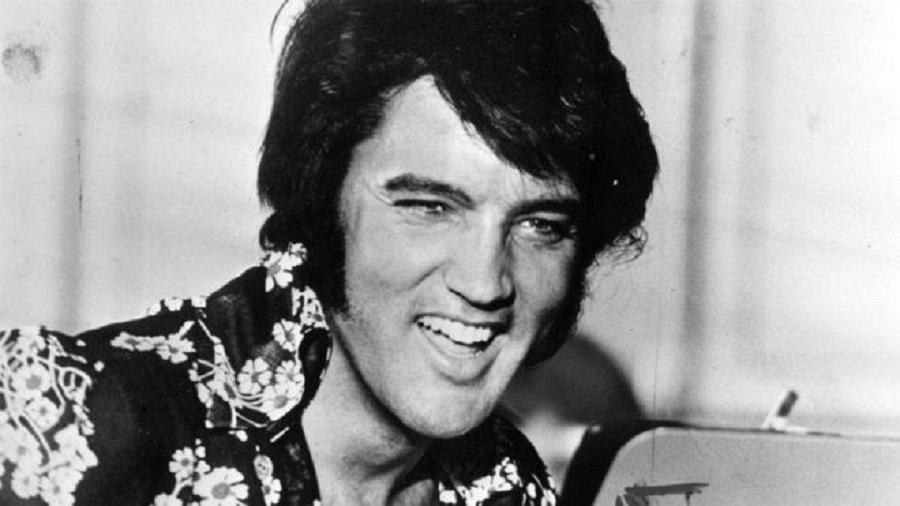 Elvis completaria 82 anos em 2017; cantor vendeu um milhão de discos só no ano passado - Keystone/Getty Images