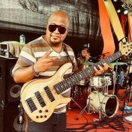 O músico Davi Lannes, baixista do bloco Afroreggae - Reprodução/Facebook
