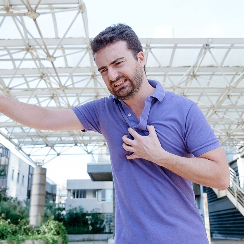 Sintomas de infarto: dor no peito não é único sinal - LABORATÓRIO