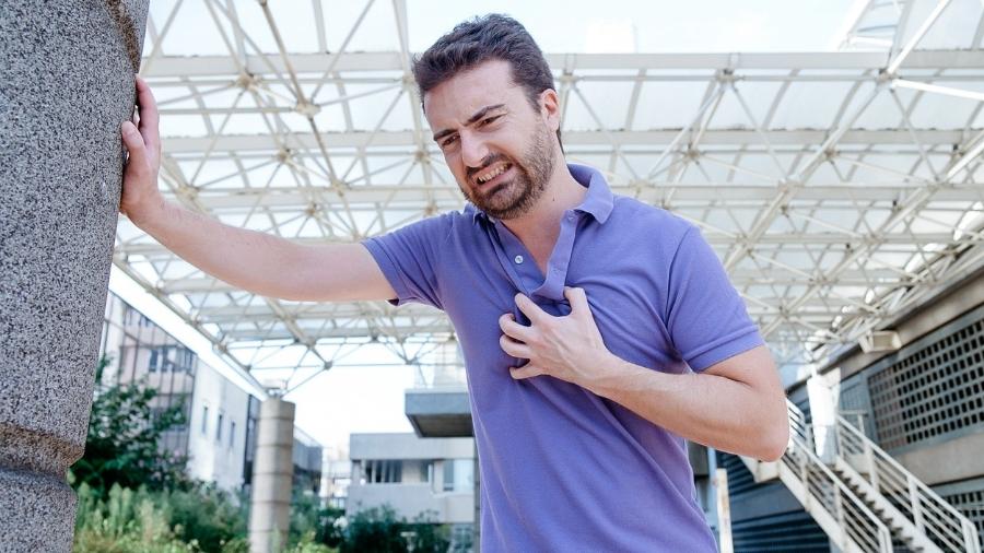 Dor no peito é o sintoma mais clássico de um infarto - Getty Images/iStockphoto
