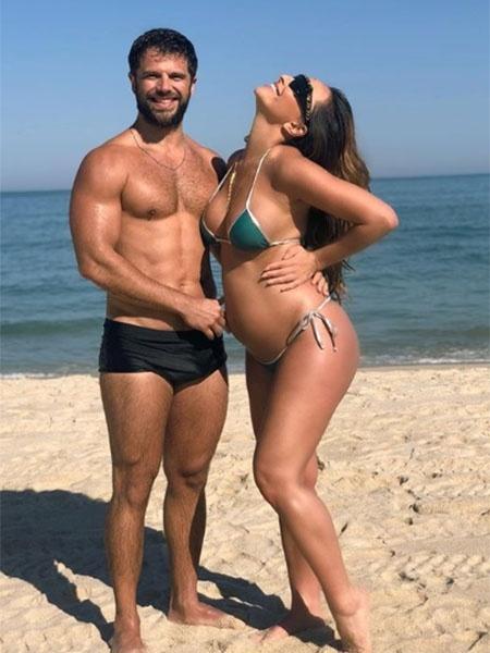 Sabrina exibe barrigão de grávida na praia - Reprodução/Instagram